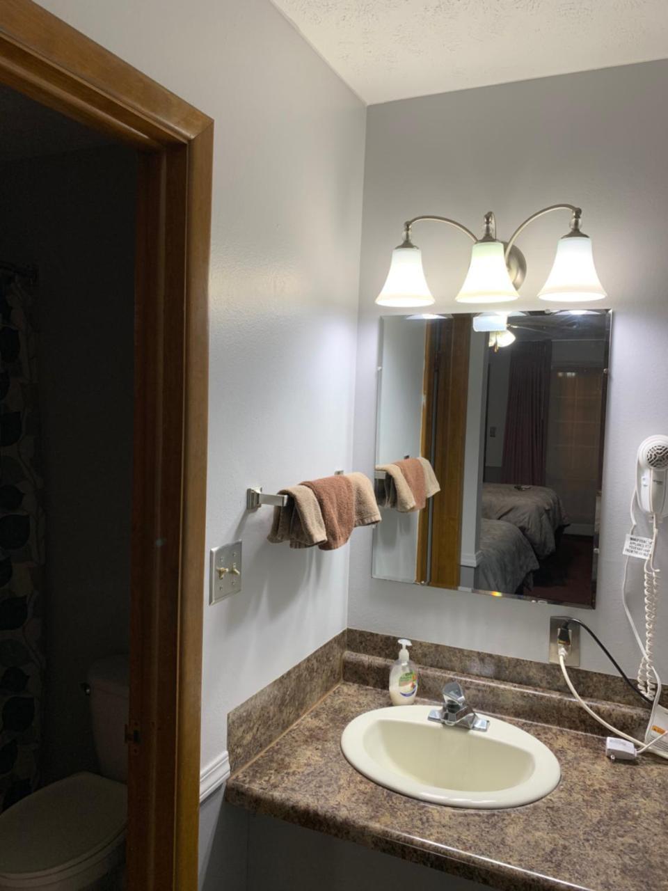 נורת' פלאט Blue Spruce Motel מראה חיצוני תמונה